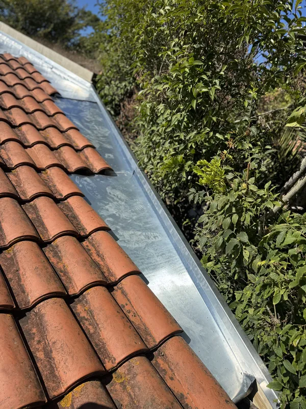 Rives biaises en zinc réalisées par TBZ — réalisation TBZ, Landes (40)