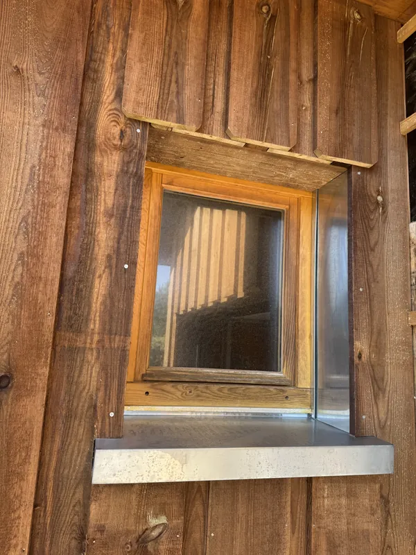 Appui de fenêtre et tableau en zinc posés par TBZ — réalisation TBZ, Landes (40)