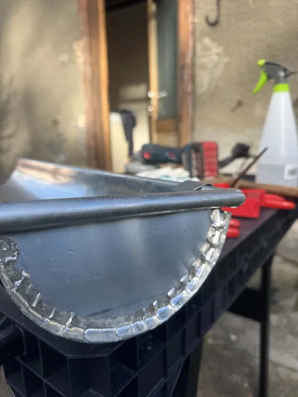 Talon de gouttière zinc soudé par TBZ — réalisation TBZ, Landes (40)