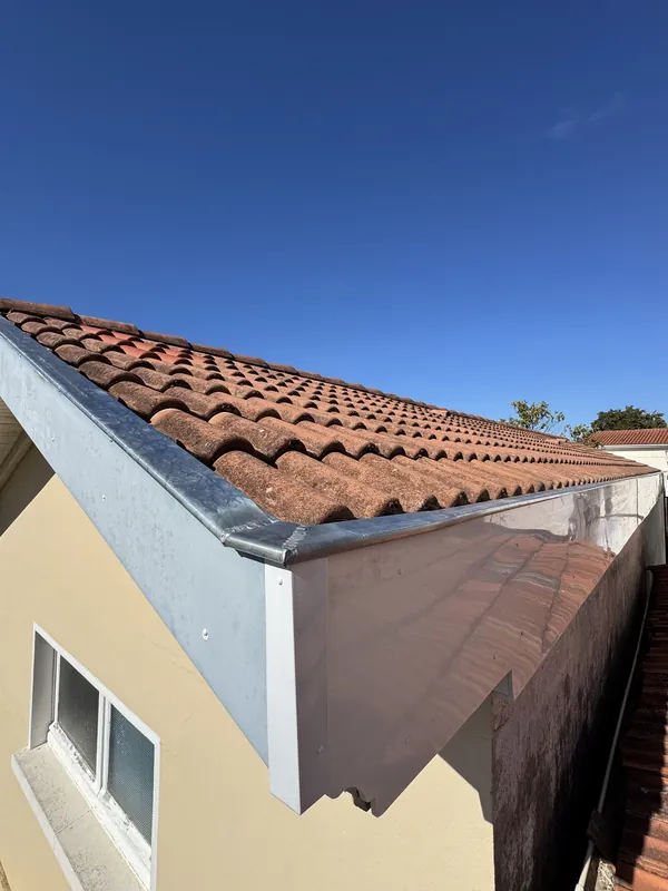 Gouttière et couvertine zinc, rives et finitions — réalisation TBZ dans les Landes (40)